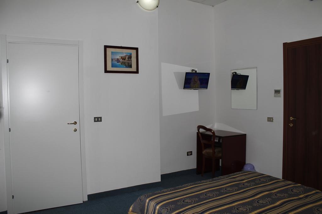 Hotel Luisa Milano Phòng bức ảnh